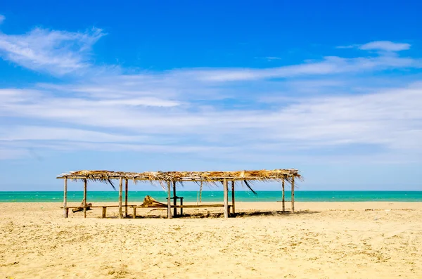 Belle plage tropicale sur la côte de ecuador — Photo