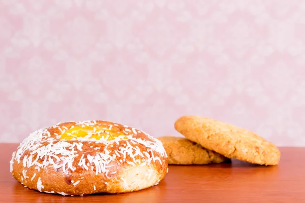 Coconut bun and cookies — Stock Photo, Image