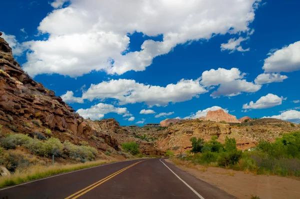 Route vide dans le parc national de Sion utah — Photo