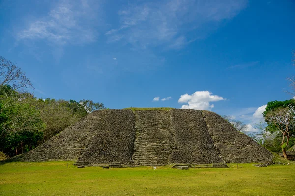 Ruinen der Maya-Stätte xunantunich in Belize — Stockfoto