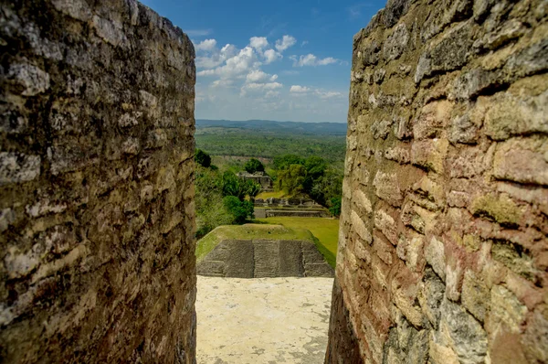 Xunantunich maya webbplats ruinerna i belize — Stockfoto