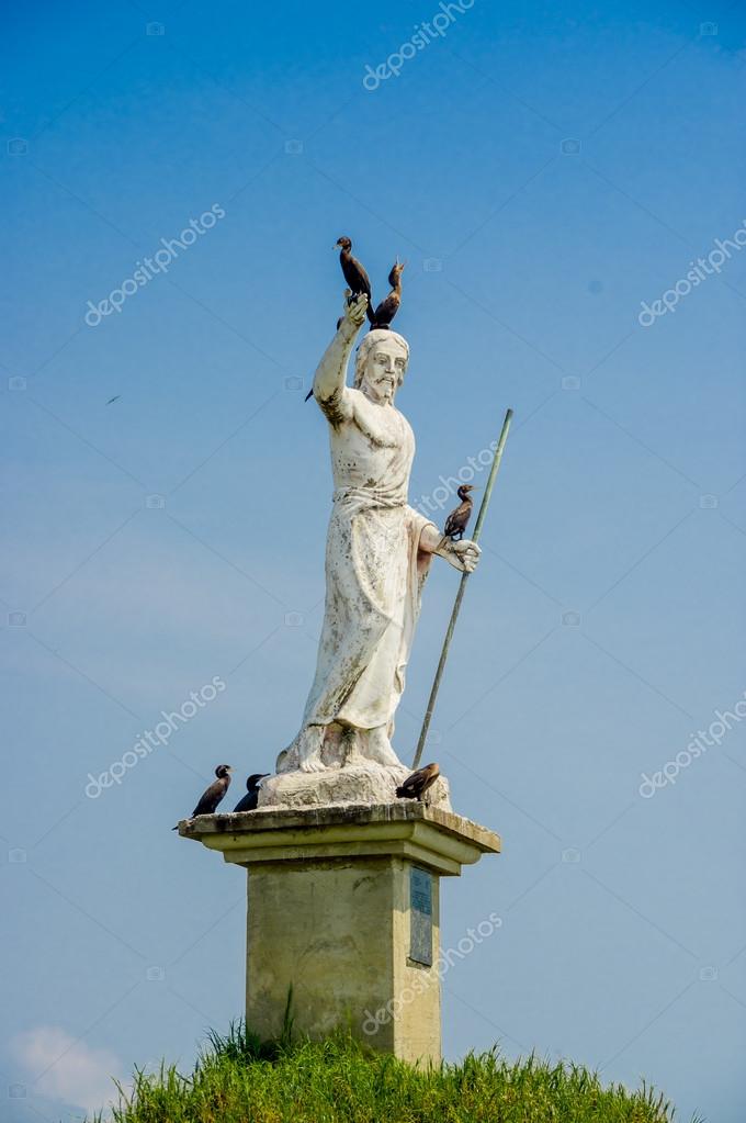 Statue in livingston guatemala — Stock Photo © pxhidalgo 53713683