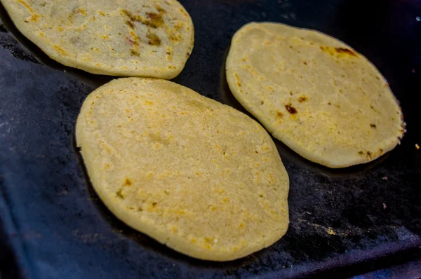 Κάνοντας το τυπικό tortillas από τη Γουατεμάλα — Φωτογραφία Αρχείου