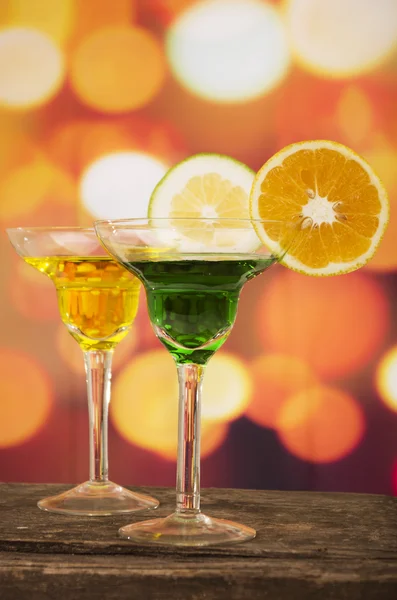 Cocktails on a table in bar — Stock Photo, Image