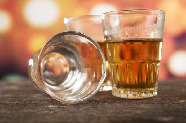 Üzerinde ufuk ışık arka plan ROM viski cam — Stok fotoğraf