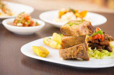 fritada kızarmış domuz eti geleneksel Ekvador gıda