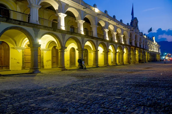 Edificio barroco en plaza principal Antigua Guatemala — Foto de Stock