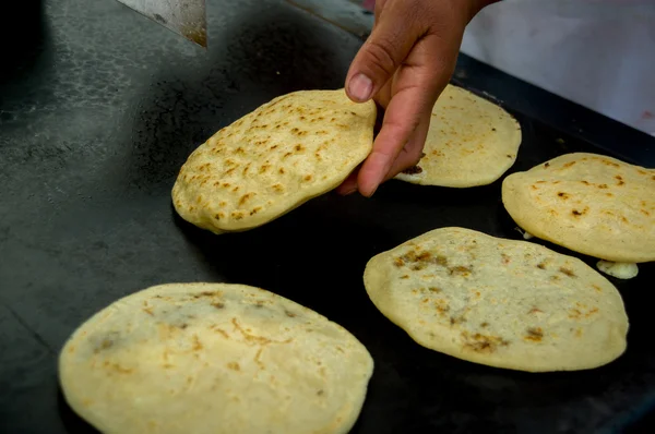 Membuat tortilla khas dari guatemala — Stok Foto