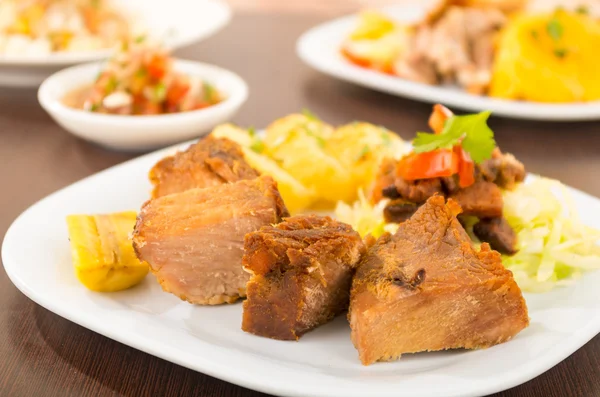Cerdo frito fritado comida tradicional ecuatoriana —  Fotos de Stock