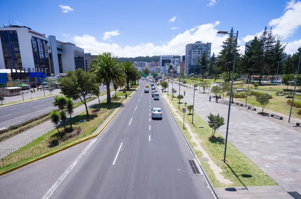 Moderne avenue in Quito-Ecuador — Stockfoto