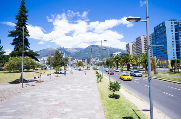 Modern avenue in Quito Ecuador — Stock Photo, Image