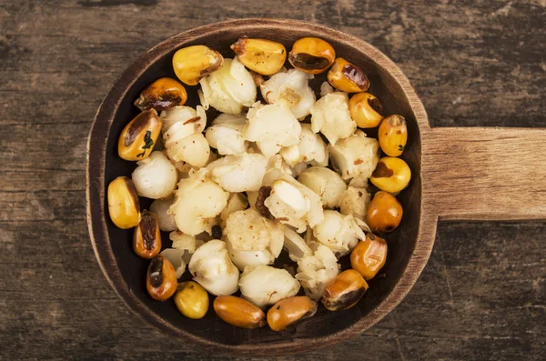 Hominy och rostad majs nötter mote med tostado ecuadorianska traditionell mat — Stockfoto