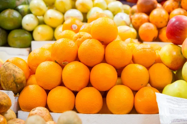 Laranjas no mercado — Fotografia de Stock