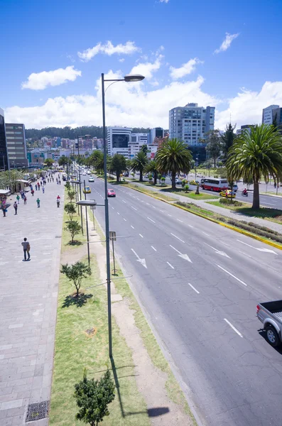 在厄瓜多尔基多现代大道 — 图库照片