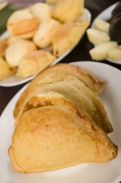 Traditional ecuadorian food emapnadas — Stock Photo, Image