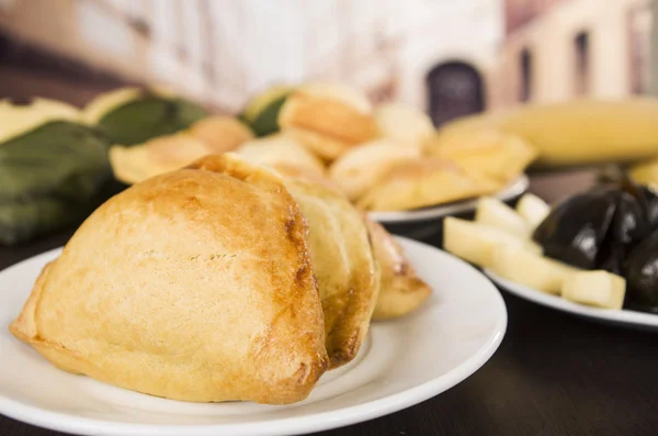 Traditional ecuadorian food emapnadas — Stock Photo, Image