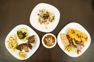 fritada hornado mote con chicharron Ekvador gıda
