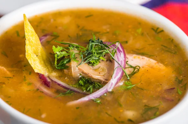 Köstlicher Encebollado-Fischeintopf aus Ecuador — Stockfoto