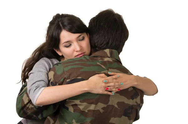 Jonge vrouw en soldaat in militair uniform zeggen vaarwel implementatie — Stockfoto