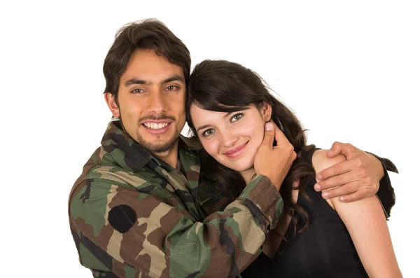 Jovem soldado militar retorna para conhecer sua esposa namorada — Fotografia de Stock