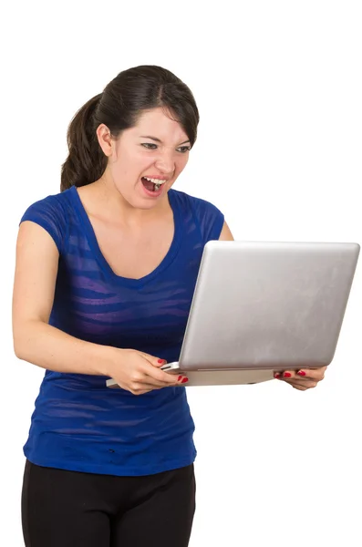 Schöne lateinische junge Frau mit Laptop — Stockfoto
