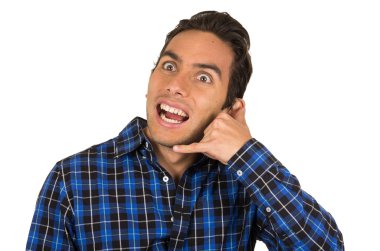 El hareketi mavi kareli gömlek giyen genç yakışıklı adam beni ara