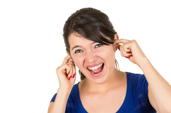 Joven molesto infeliz chica cubriendo oídos — Foto de Stock