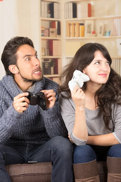 Young cute couple playing video games — Stock Photo, Image