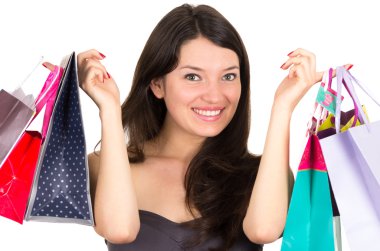 güzel genç esmer gülümseyen kadın Holding çanta alışveriş