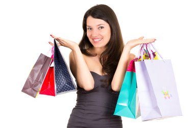 güzel genç esmer gülümseyen kadın Holding çanta alışveriş