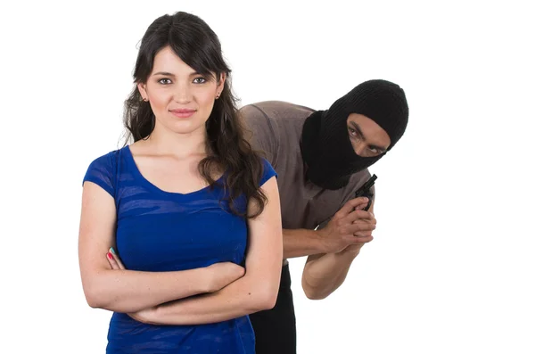 Чоловічий злодій з пістолетом готовий пограбувати молоду дівчину — стокове фото