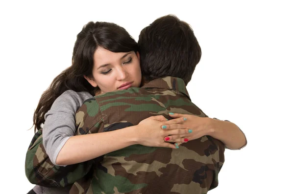 Joven mujer y soldado en uniforme militar decir adiós despliegue — Foto de Stock