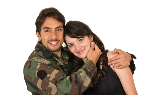 Jovem soldado militar retorna para conhecer sua esposa namorada — Fotografia de Stock