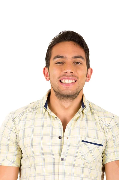 年轻英俊的西班牙裔男人微笑 — 图库照片
