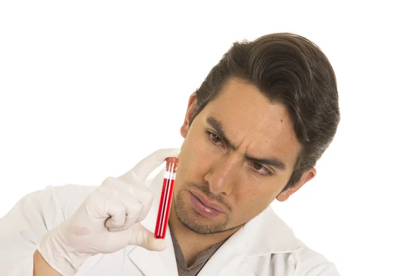 Pesquisador de laboratório masculino técnico cientista médico segurando tubo de ensaio — Fotografia de Stock