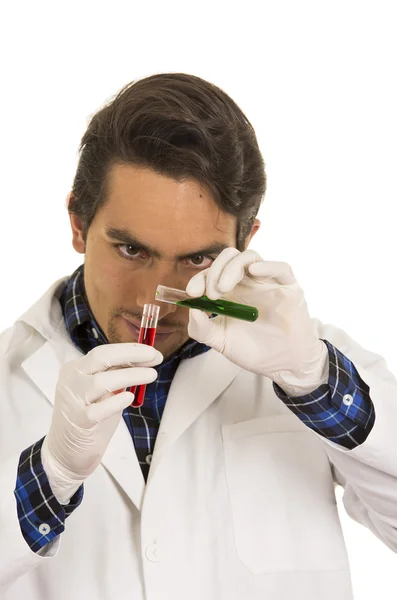 Pesquisador de laboratório masculino técnico cientista médico segurando tubo de ensaio — Fotografia de Stock