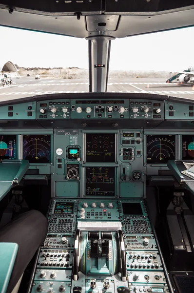 Vista cabina di pilotaggio degli interni dell'aereo — Foto Stock