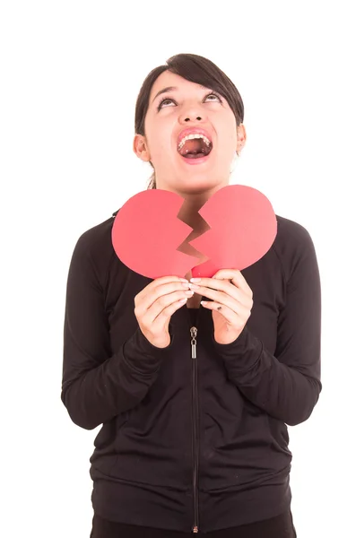 Hermosa niña triste sosteniendo un corazón rojo desgarrado concepto de angustia —  Fotos de Stock