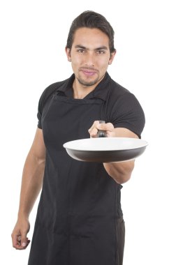 yakışıklı genç erkek Şef siyah önlük giyiyor