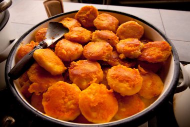 patates ekmeği llapingachos tipik Ekvador gıda