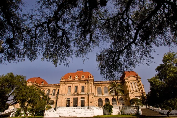 Historische koloniale school benigno malo in cuenca ecuador — Stockfoto