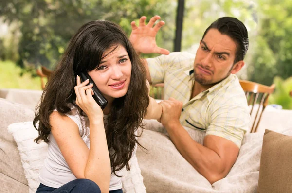 Married couple fighting at home — Stock Photo, Image