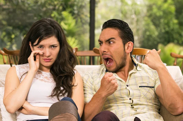 Married couple fighting at home — Stock Photo, Image