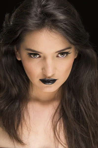 Gyönyörű fiatal nő visel sminket goth — Stock Fotó