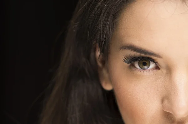 Close-up retrato jovem bela mulher — Fotografia de Stock