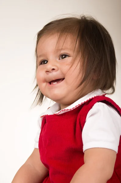 Portrét rozkošná bruneta baby Girl červené šaty — Stock fotografie