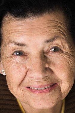 tatlı sevgi dolu mutlu büyükanne portresi