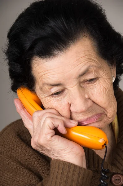 Portrait of grandmother old woman talking on the phone — Stock Photo, Image