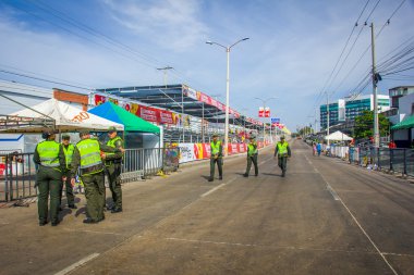 Polis Colombias en önemli folklor kutlama, Carnival Barranquilla Emanet denetlemek