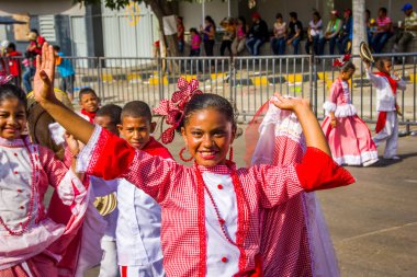 Colombias en önemli folklor kutlama, Carnival Barranquilla, Kolombiya ile renkli ve ayrıntılı kostüm performans katılmak